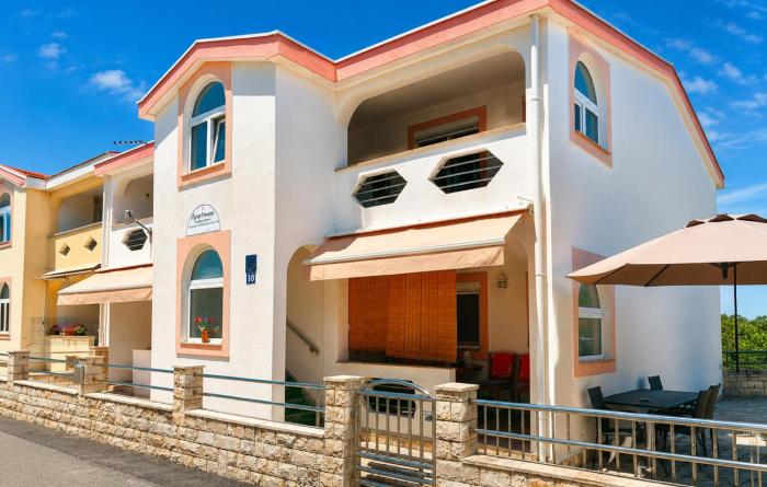 1 Bedroom Beautiful Apartment In Sabunike