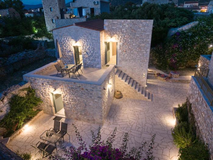 Mainottis house