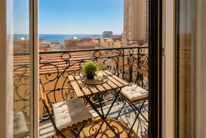 Monaco à pied, vue mer, calme Beausoleil Thélia