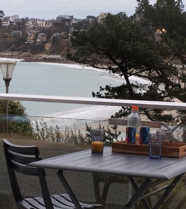 AR 6, Beachfront apartment