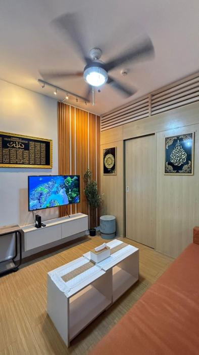 Family-Friendly 1 Bedroom Condo Near BGC, Pool Access, Netflix, Free Coffee & Tea