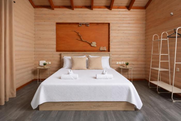 Hilltop Chalet 4