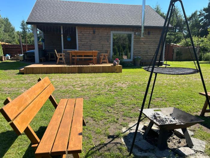 Mazury Dom Oluś nad jeziorem Sasek Wielki z gorącą balia z funkcją jakuzzi