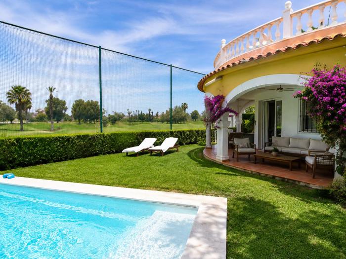 Villa independiente, vistas a golf, cerca playa