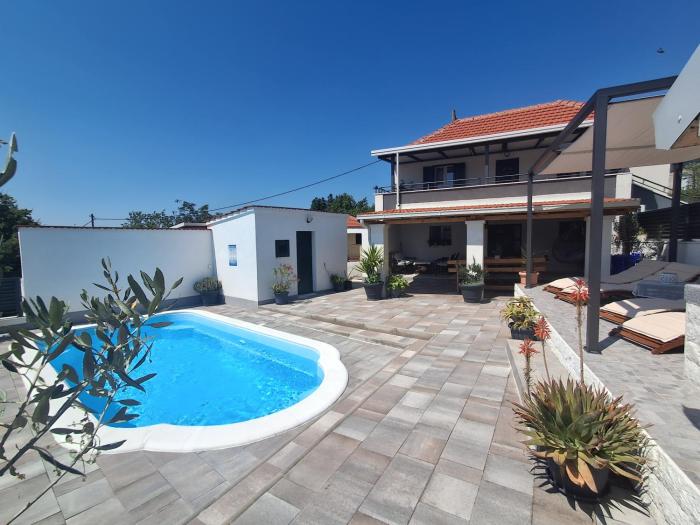 Vacation house Luce with private pool near Trogir