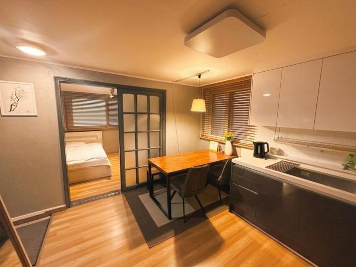 4 Private cozy apartment at Yeonnam and Hongdae