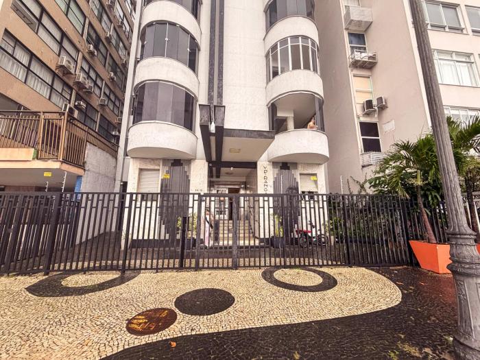 Frente mar, luxo e estilo na Atlântica - 2 Qts Copacabana