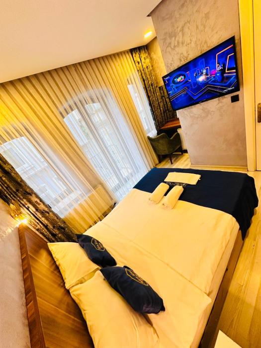 Lyon Hotel by Taksim Square