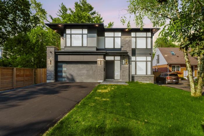 Modern Luxury Home Near Bronte Harbour & Oakville Downtown