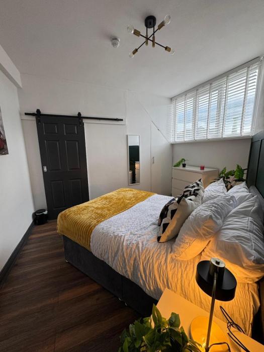 The Recharge Loft, Executive Stay with Parking & EV