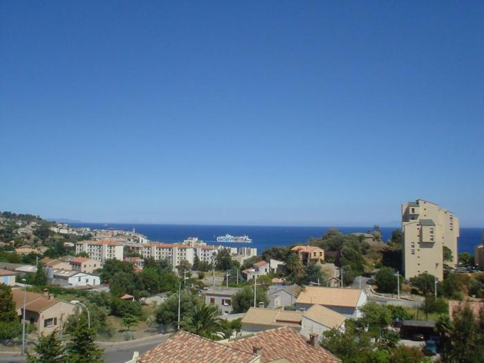 Appartement sur les hauteurs de Bastia avec vue mer