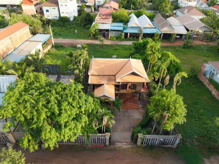 Authentic Khmer Home Pavilion & Tropical Garden