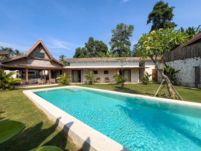 Peaceful 3BR villa with Pool in Kedungu