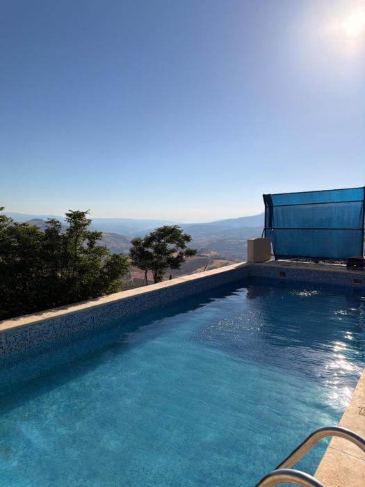 Luxury Mountain Chalet with Private Pool Lionden Jerash