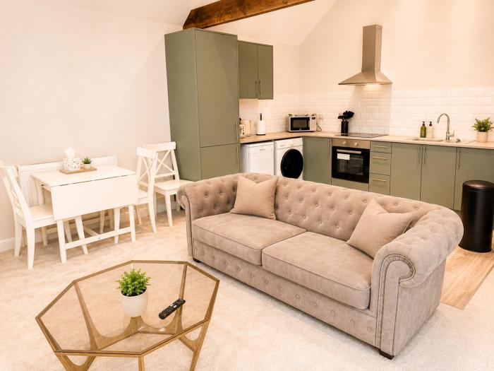 Stylish Apartment in Bourne Town Centre | Sleeps 4