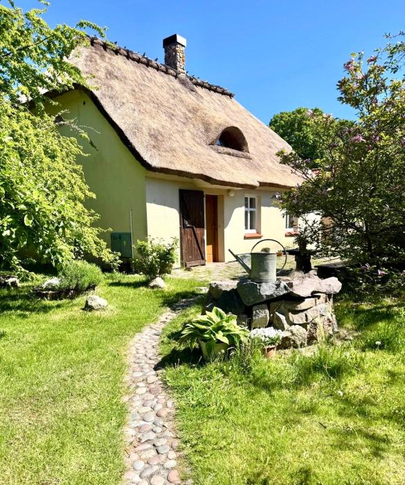 OAZA POD STRZECHĄ -Dom na wyłączność z jacuzzi, dużym ogrodem i 3 sypialniami