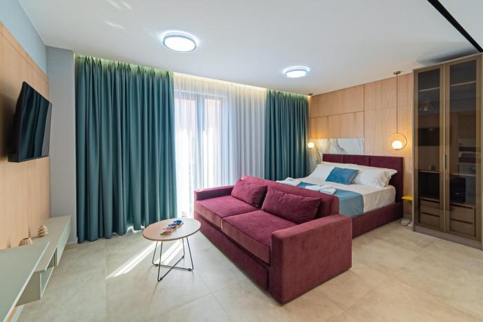 Premium Studio with Heated Pools - Evianamar II