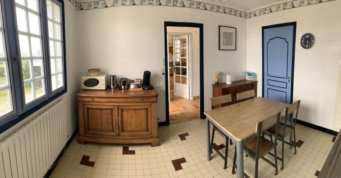 Seaside house, beach within walking distance, and sea view!