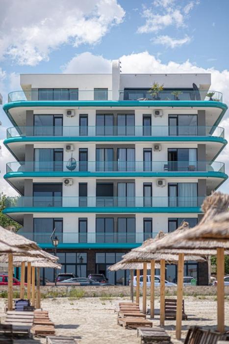 Rezervă un val- studio cu vedere laterala la mare