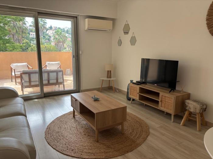 Studio piscine et parking proche Cannes
