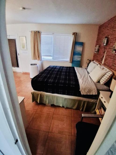 Charming 1BR Hollywood Studio with Garden and BBQ