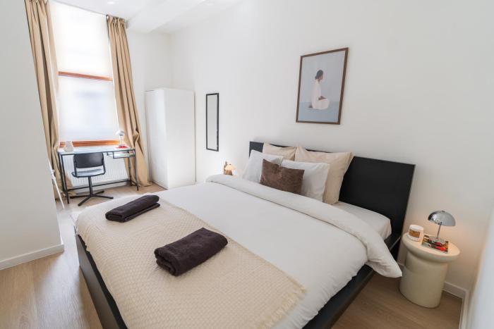 Stylish 1BR Apt, with Living Room in Central Ghent with WiFi & TV