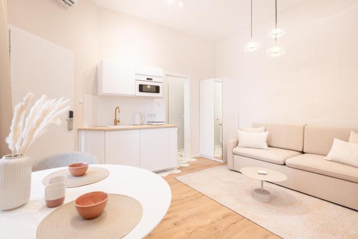 Akácfa43 Apartments by BQA