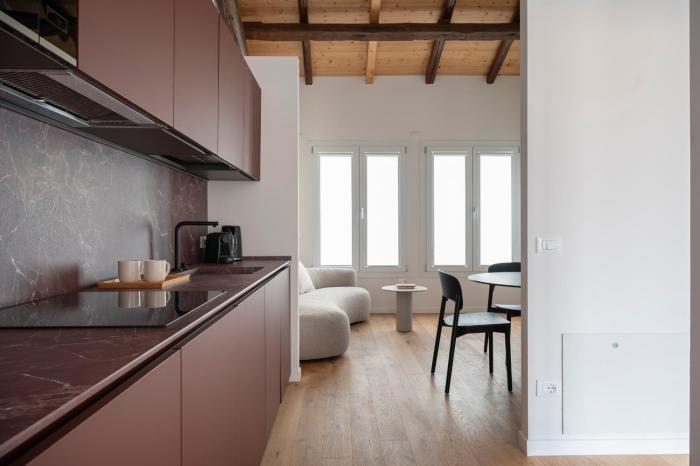 Bright 2BR - 2BA - AC - Central Bologna