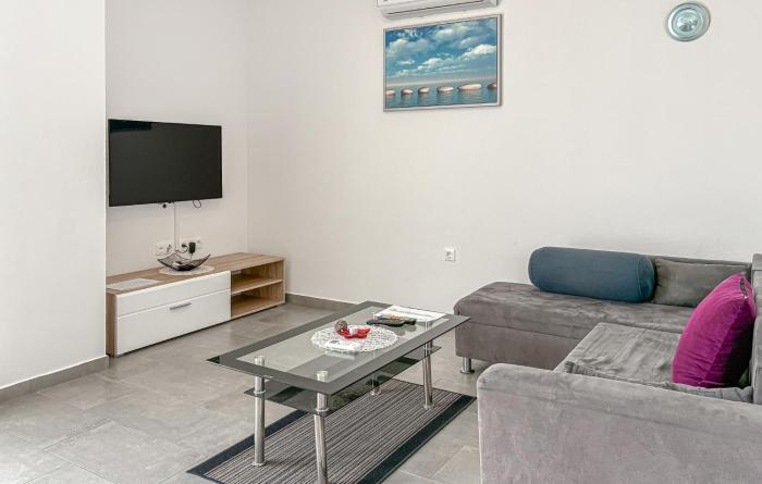 2 Bedroom Pet Friendly Apartment In Cizici