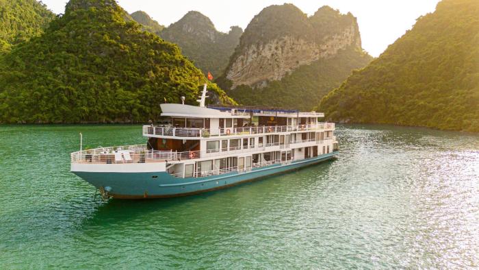 Oasis Bay Party Cruise - Ha Long Bay Tour