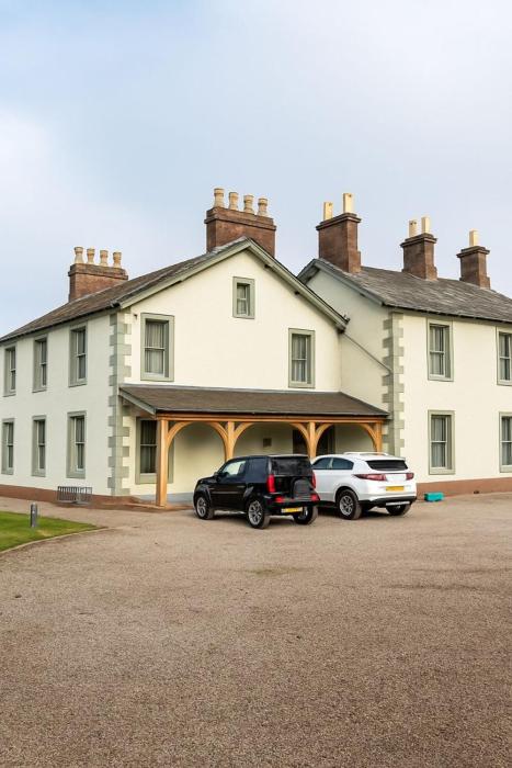 Peak View Manor House, Penrith Sleeps up to 13