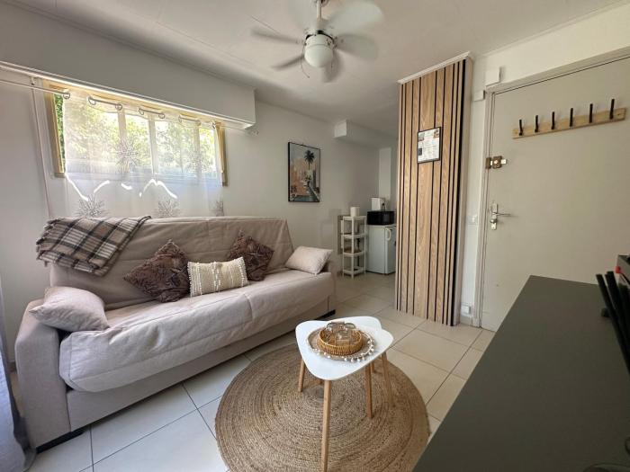 Studio cosy terrasse front mer