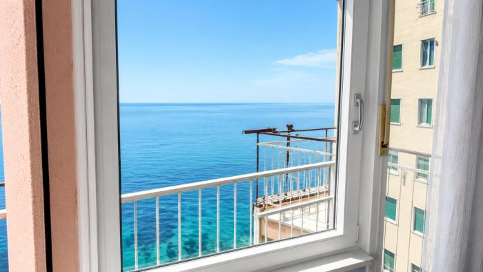 MonoAzzurro I Sea View and Wi-Fi