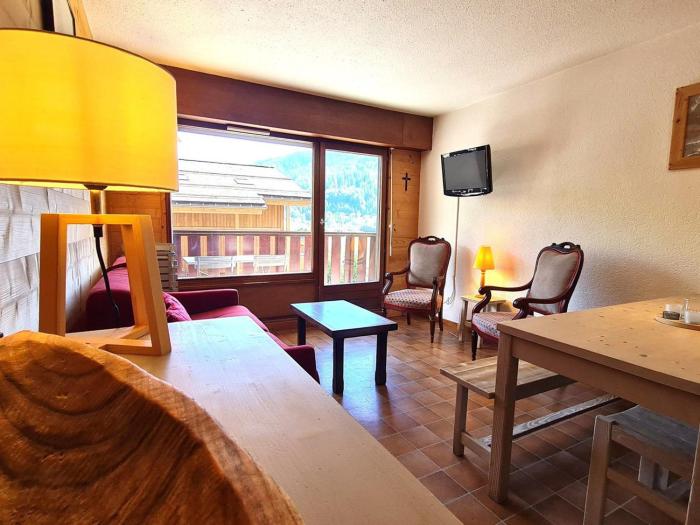 Charmant appartement 2 pièces + 2 coins nuit avec balcon au centre de La Clusaz, pour 4-6 personnes - FR-1-459-175