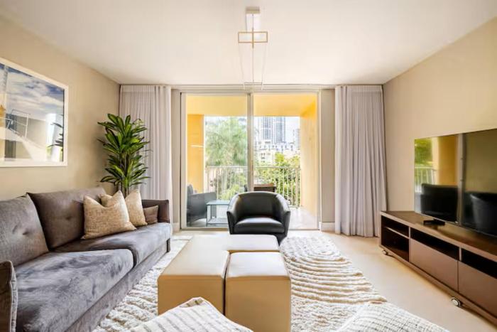 Modern King Suite at The Yacht Club Aventura 5405