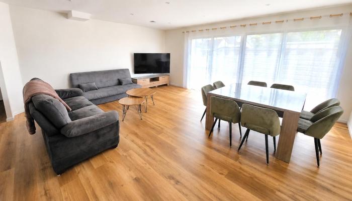 Rez-de-chaussée complet dans une maison contemporaine