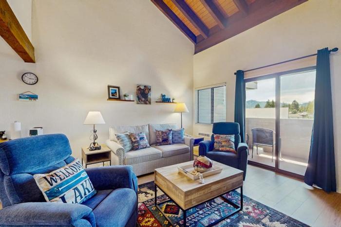 Stylish South Lake Tahoe Loft - Walk to Beach Pool Trails & More