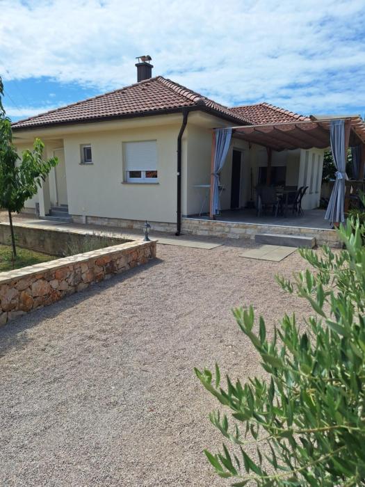 Holiday home Laura