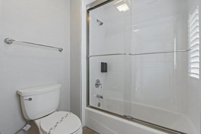 3 Bedrooms 3 Bathrooms Re7602-201Cc