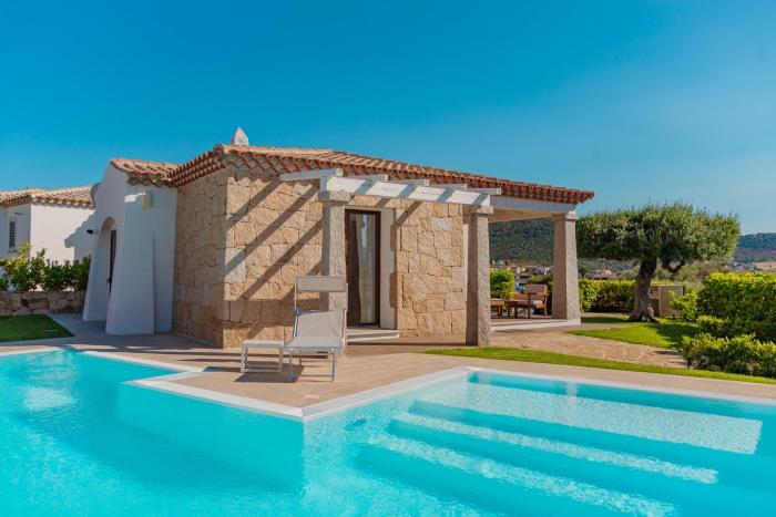 VILLA INDIPENDENTE AL MARE BUDONI