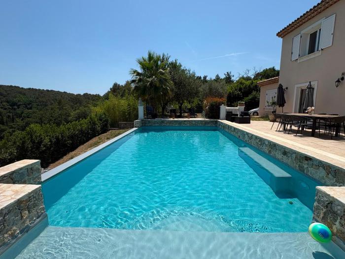Villa de charme avec piscine, vue nature et salle de sport