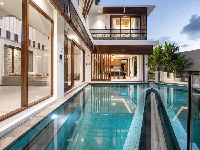 5-BR Beach Villa in Canggu Overlooking Rice Fields