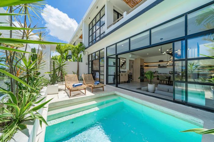Villa Hubert - Sophisticated 2BR with Pool and Prime location