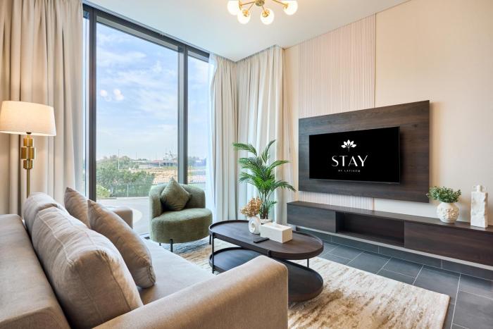 STAY BY LATINEM Luxury 2BR Holiday Home Crest B0207 Near Downtown