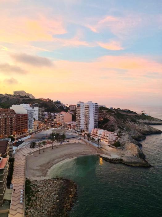 Amplio apartamento junto a la playa