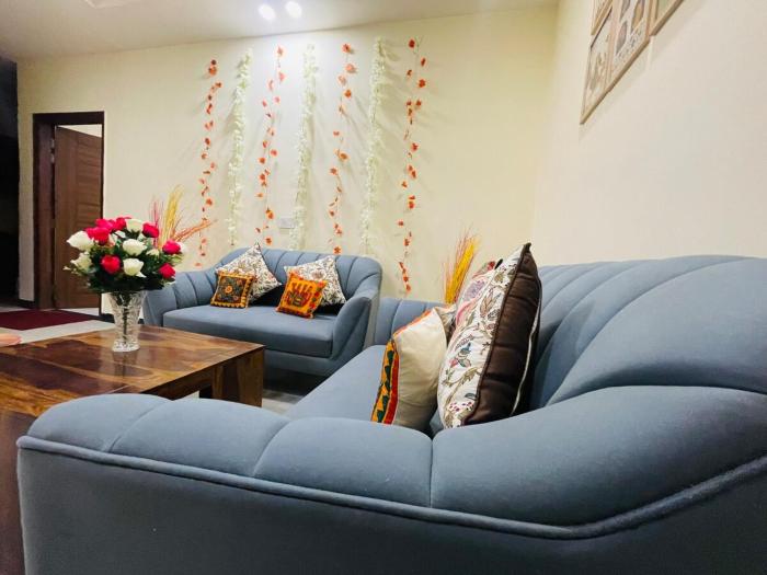 Cozy 1BHK with Patio just 2 mins from Medanta Hospital with 2 ACs and 300Mbps WiFi