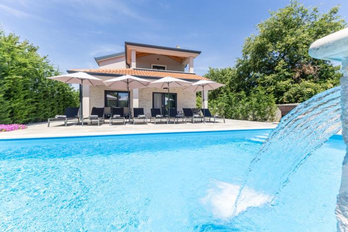 Villa Alves with Private Pool