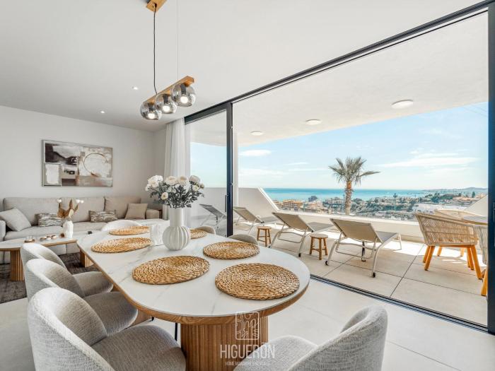HigueronRentals Sunny Sea View Retreat