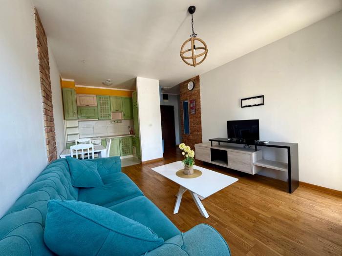 City Kvart Apartments - Steps Away from Shopping Mall Big Fashion