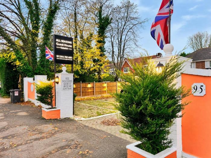 All Seasons Gatwick Guest House & Parking